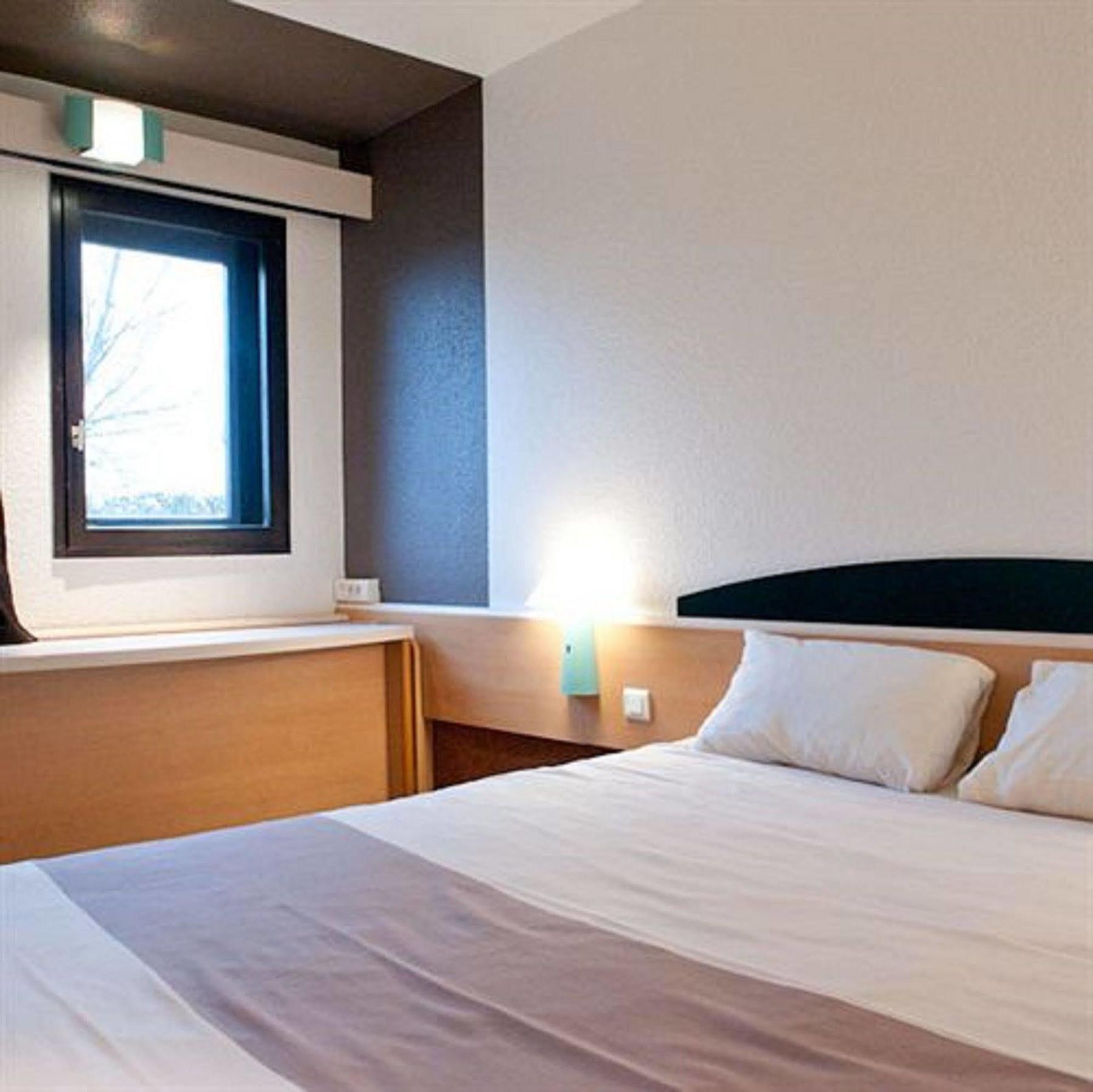 Egg Hotel Gonesse Exterior foto